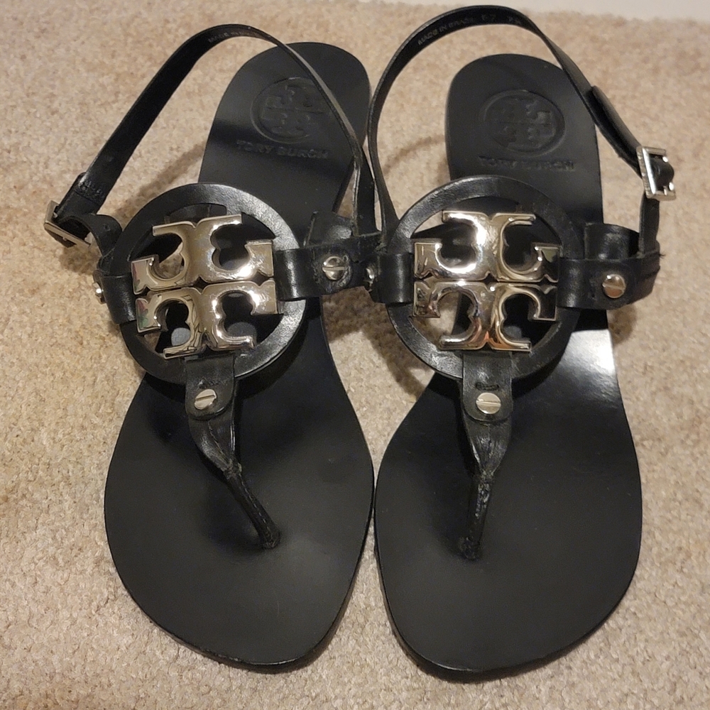 Tory Burch Holly 2 Black Leather Silver Emblem Slingback Heels Sandals Size 7 - Picture 6 of 12